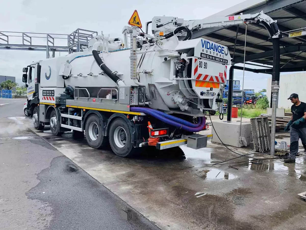 Camion Austral Vidange en intervention